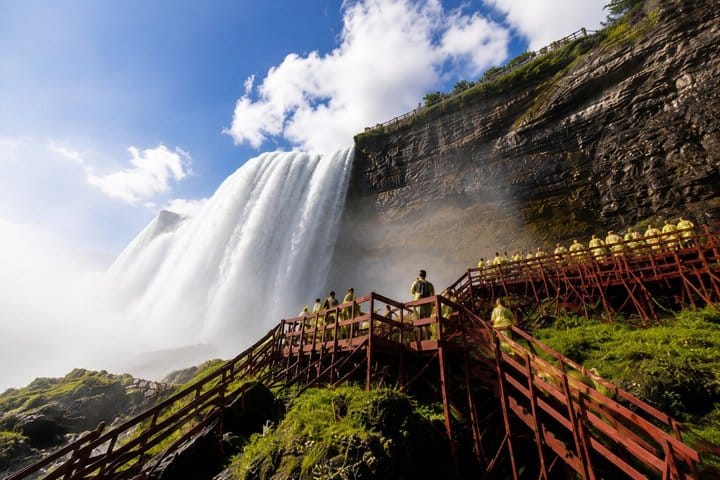 Niagara Falls Pass: Maid of the Mist, Cave of the Winds & Local Host 3